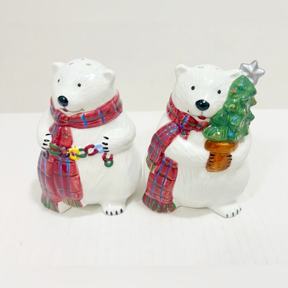 New Pfaltzgraff Snow Bear Figurine Salt and Pepper Set